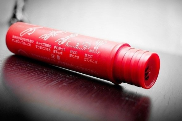 Японский фальшфейер красного огня (фаер)