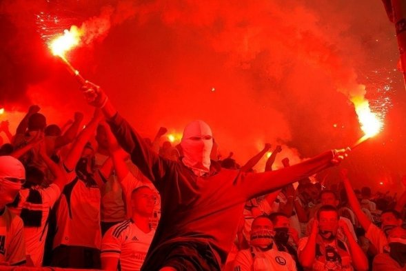 Японский фальшфейер красного огня (фаер)