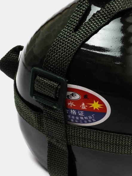 Фляжка с пластиковой крышкой